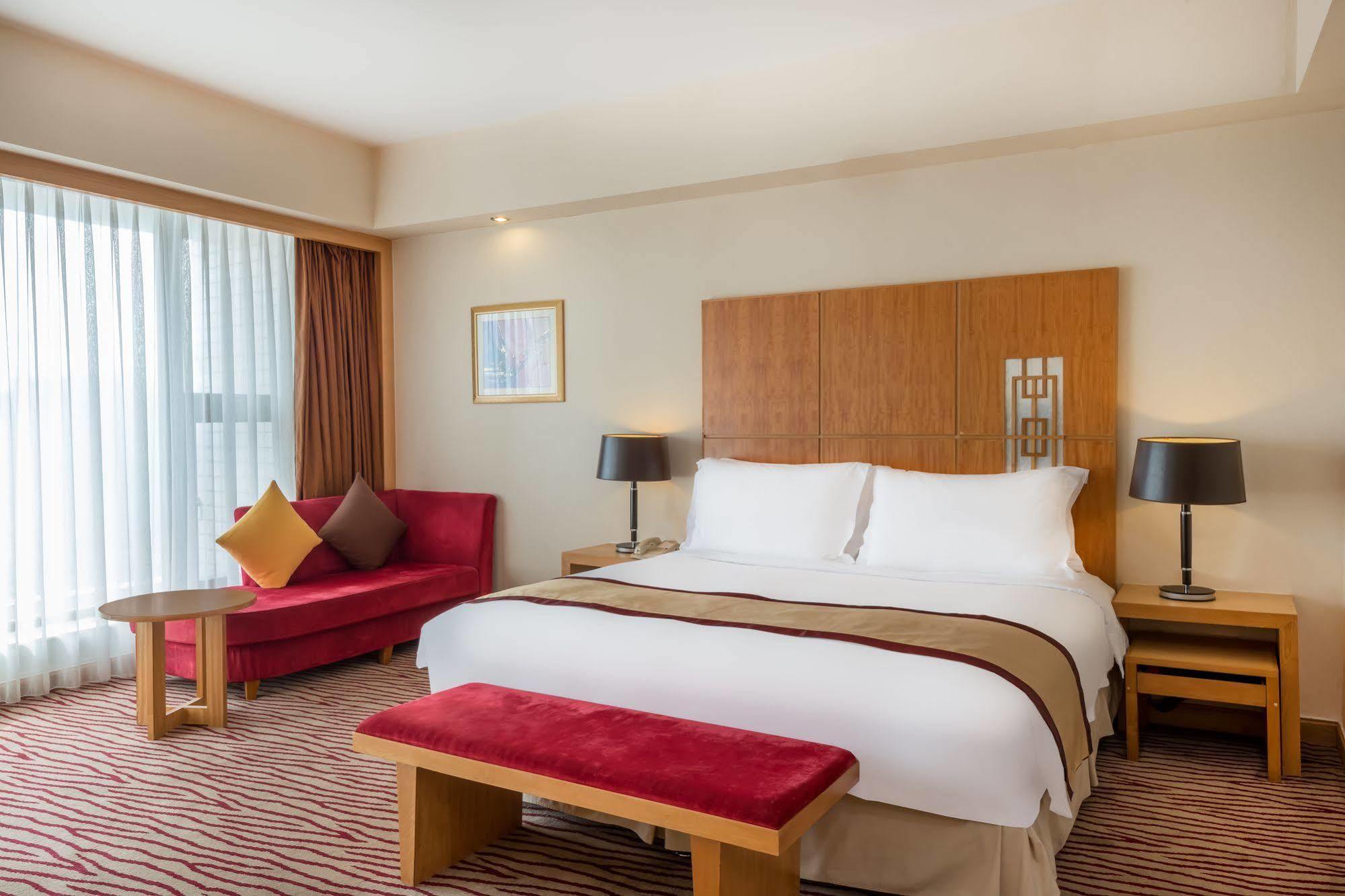 Crowne Plaza Zhanjiang Kang Yi, An Ihg Hotel Exteriör bild