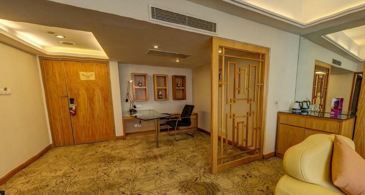 Crowne Plaza Zhanjiang Kang Yi, An Ihg Hotel Exteriör bild