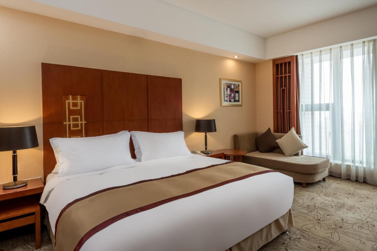 Crowne Plaza Zhanjiang Kang Yi, An Ihg Hotel Exteriör bild